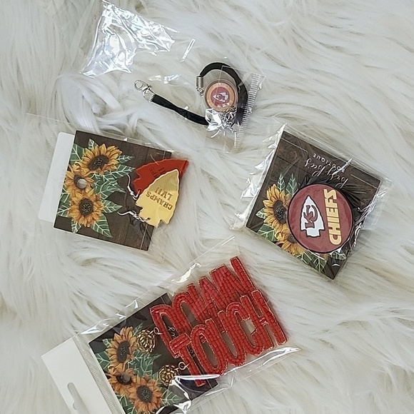 Kansas City Chiefs earrings, bracelet, and phone clip NWT - Picture 1 of 8